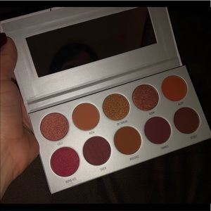 Jaclyn Hill x Morphe Ring The Alarm Palette